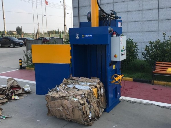 上海某零部件公司定制立式废纸打包机案例
